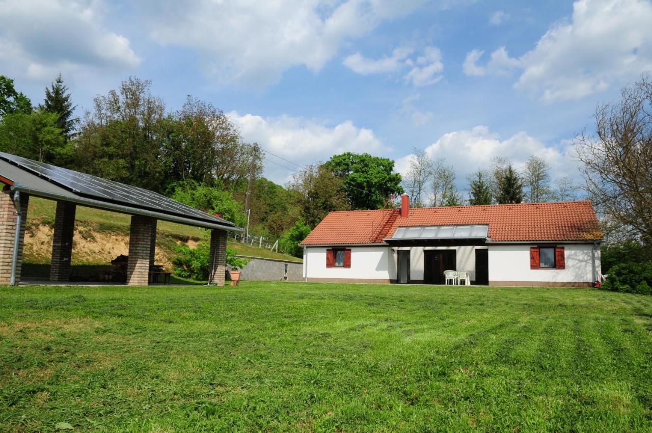 Beppe Vendeghaz Pension Abaliget Buitenkant foto